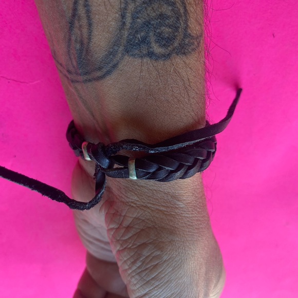 Vintage leather cuffs - Picture 8 of 8